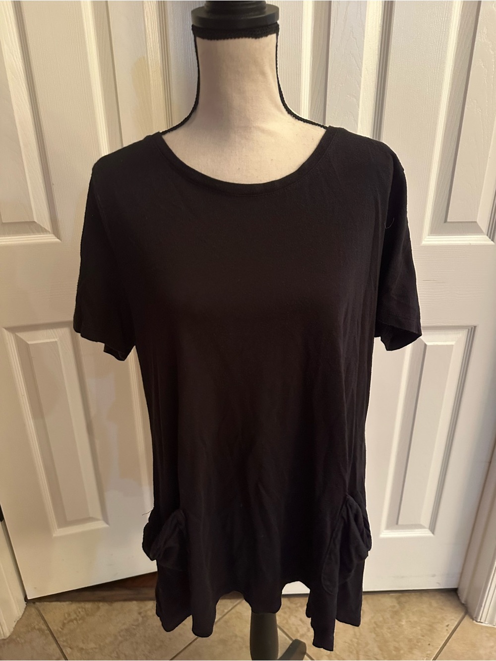 LOGO Black Short-Sleeve Tunic Top with Floral Lining and Front Pockets